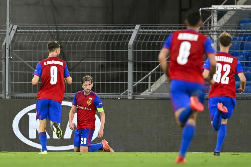 Para pemain FC Basel saat merayakan gol kontra Frankfurt di babak 16 besar Ligs Europa musim ini.