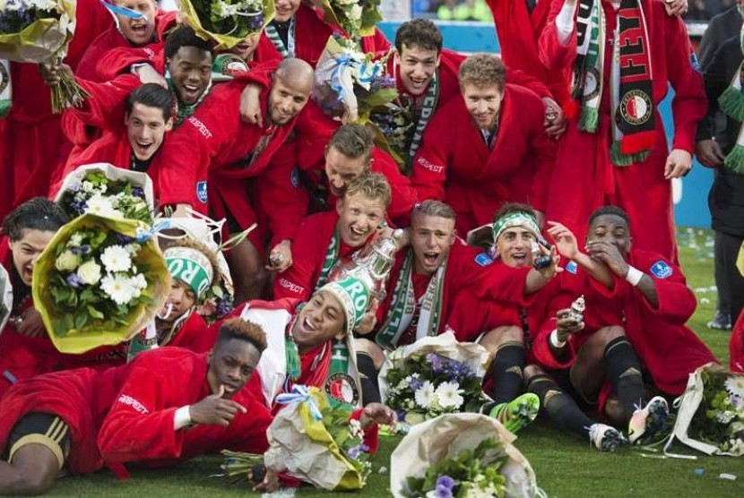 Para pemain Feyenoord merayakan gelar juara Piala Belanda.
