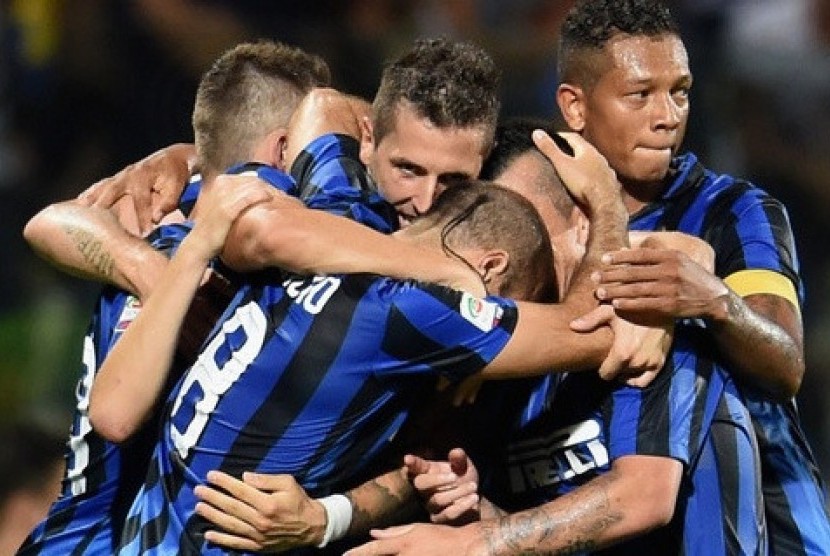 Para pemain Inter Milan merayakan gol ke gawang lawan.