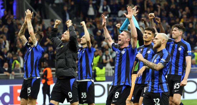 Para pemain Inter Milan merayakan keberhasilan melangkah ke final Liga Champions setelah menyingkirkan AC Milan di semifinal.