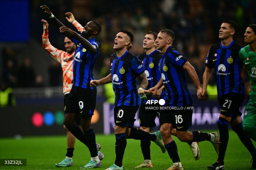 Para pemain Inter Milan merayakan kemenangan atas Salzburg di Grup D Liga Champions.