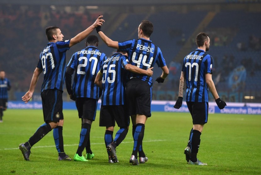 Para pemain Inter Milan usai merayakan gol Ivan Perisic ke gawang Cagliari.