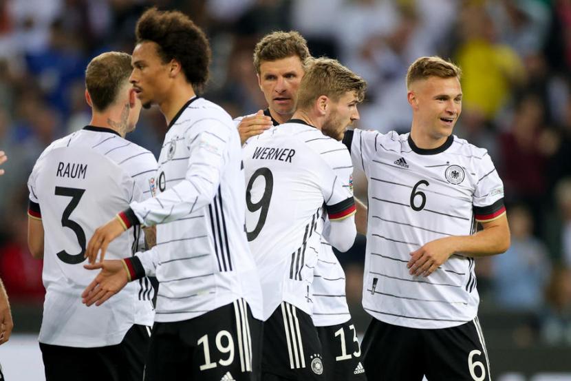 Para pemain Jerman merayakan gol ke gawang Italia pada laga UEFA Nations League.