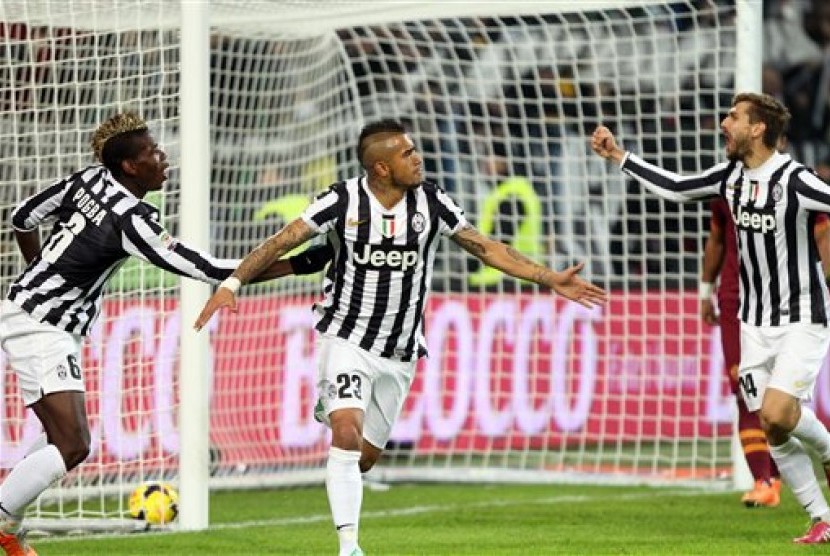 Para pemain Juventus melakukan selebrasi usai mencetak gol.