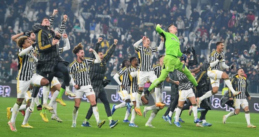 Para pemain Juventus merayakan kemenangan atas Napoli.