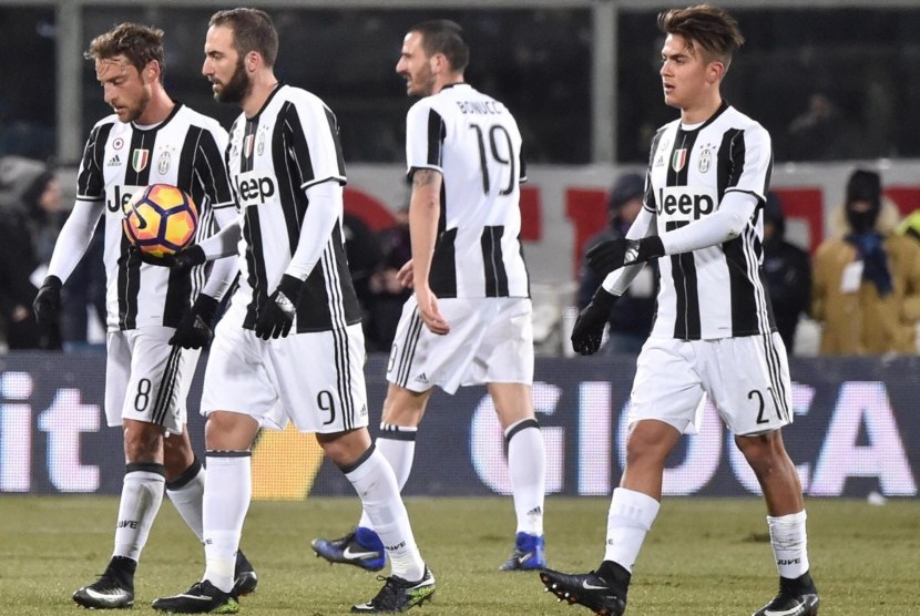 Para pemain Juventus pada laga Serie A lawan Fiorentina di Artemio Franchi, Senin (16/1) dini hari WIB. Juve kalah 1-2 pada laga ini.