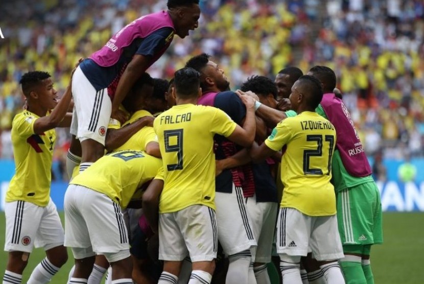 Para pemain Kolombia merayakan gol Juan Quintero pada laga kontra Jepang, Selasa (19/6).