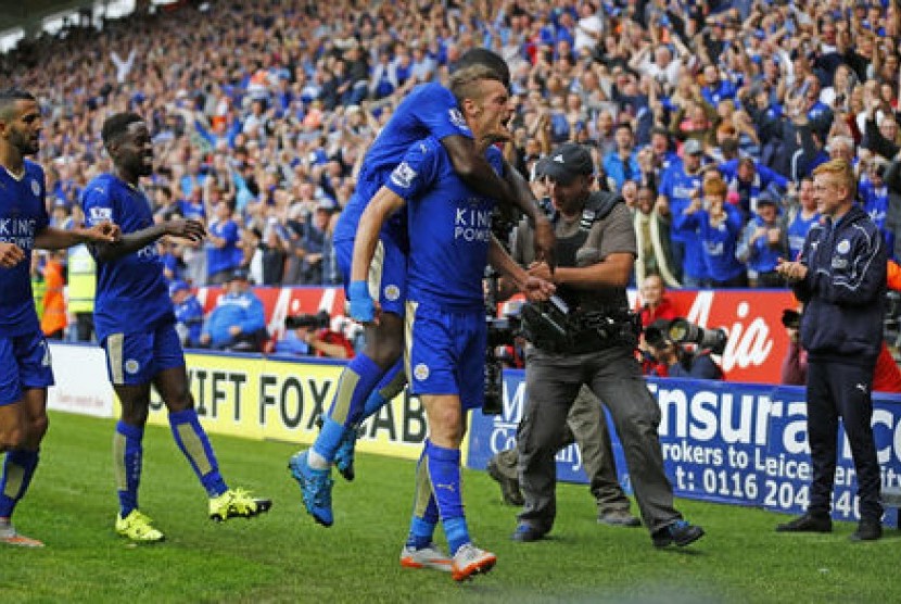 Para pemain Leicester City merayakan gol ke gawang Aston Villa