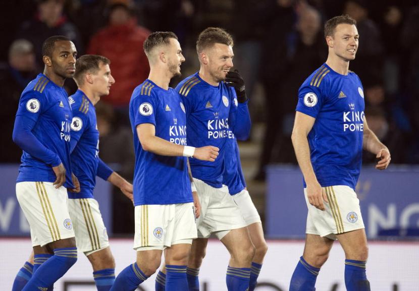 Para pemain Leicester City merayakan gol ke gawang Aston Villa.