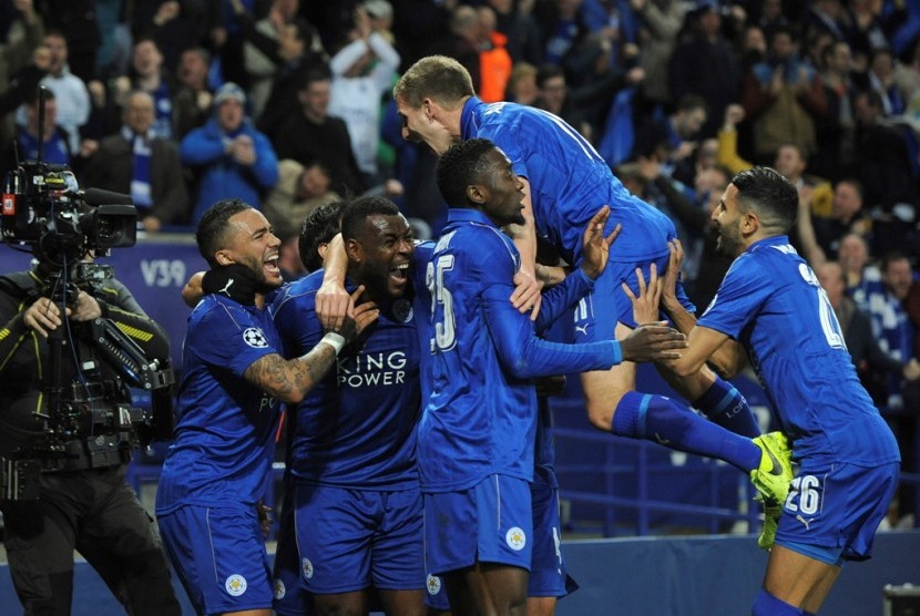 Para pemain Leicester City merayakan gol Wes Morgan ke gawang Sevilla, Rabu (15/3) dini hari WIB. Leicester lolos dengan agregat 3-2 setelah mengalahkan Sevilla 2-0 pada leg kedua.