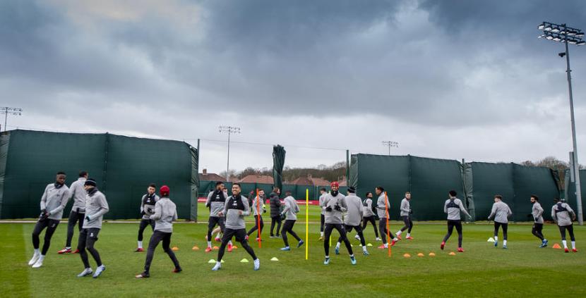 Para pemain Liverpool berlatih di markas latihan di Melwood, Liverpool (ilustrasi). 
