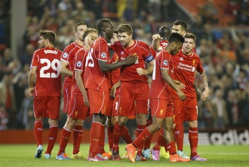 Para pemain Liverpool merayakan gol kemenangan atas Ludogorets yang dicetak Steven Gerrard.