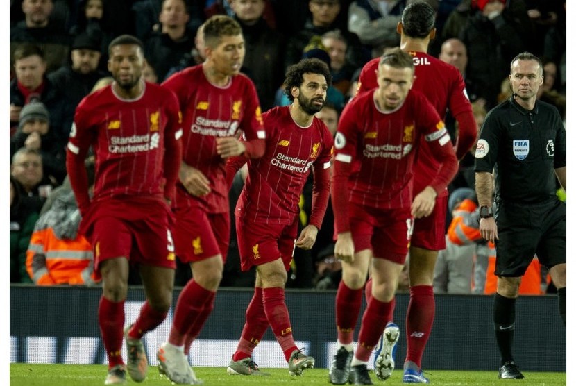 Para pemain Liverpool merayakan gol yang dicetak Mohamed Salah (tengah) ke gawang Sheffield United.