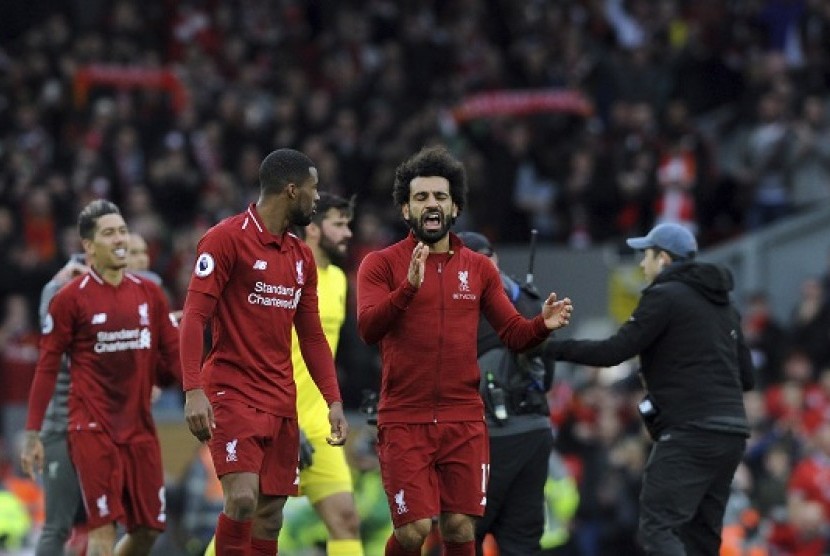 Para pemain Liverpool merayakan kemenangan atas Tottenham Hotspur.
