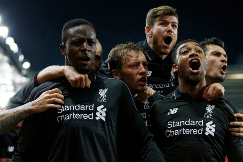 Para pemain Liverpool saat merayakan gol ke gawang Southampton.