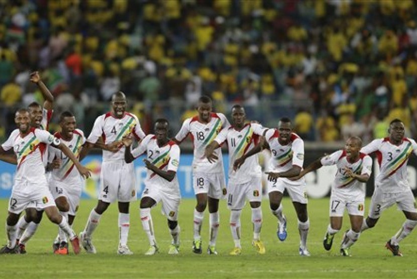 Para pemain Mali merayakan kemenangan timnya atas Afrika Selatan lewat adu penalti di babak perempat final Piala Afrika, Ahad (3/2) dini hari WIB.