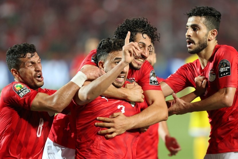 Para pemain Mesir merayakan gol Mahmoud Hassan alias Trezeguet ke gawang Zimbabwe di Piala Afrika.