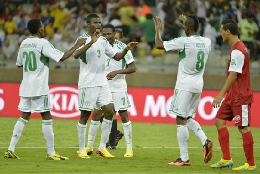 Para pemain Nigeria merayakan gol keenam ke gawang Tahiti pada lanjutan Piala Konfederasi Grup B, Selasa (18/6) dini hari WIB.