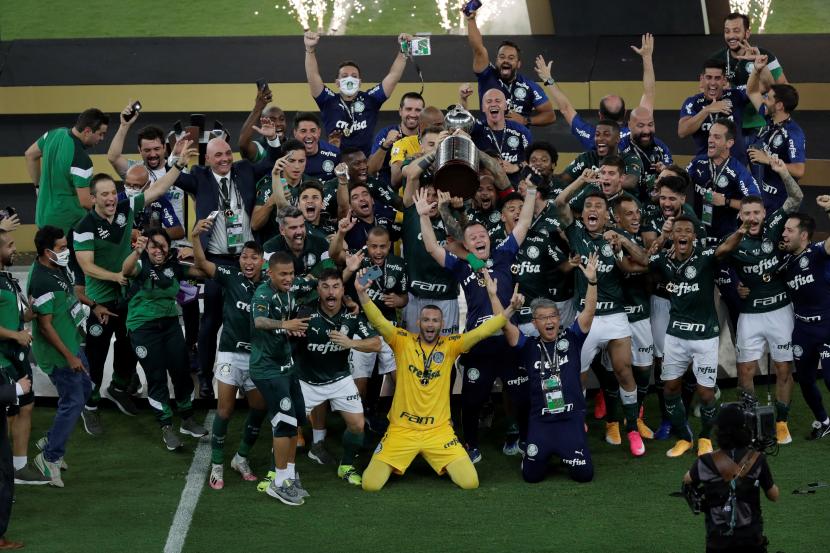 Para pemain Palmeiras merayakan keberhasilan menjuarai Piala Libertadores.