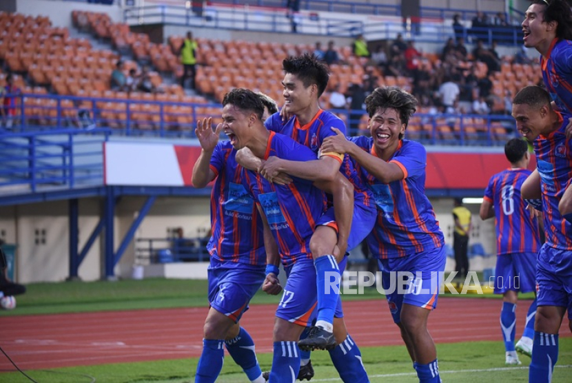 Para pemain Port FC merayakan gol ke gawang Dewa United dalam pertandingan Grup B Piala Presiden 2025 di Stadion Si Jalak Harupat, Soreang, Kabupaten Bandung, Kamis (10/7/2025).
