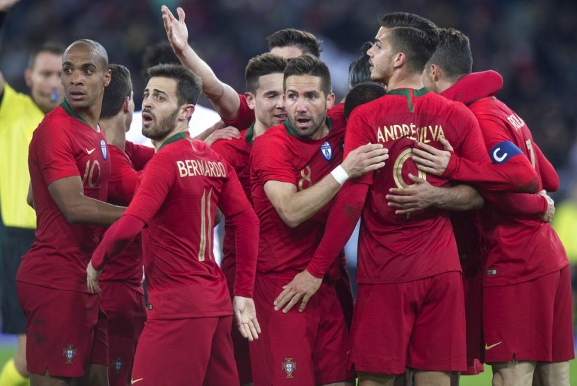 Para pemain Portugal merayakan gol ke gawang Mesir pada laga persahabatan di Zurich, Swiss, Sabtu (24/3) dini hari WIB. Portugal menang 2-1.