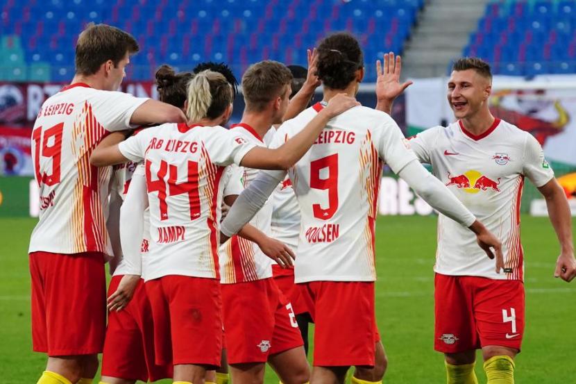 Para pemain RB Leipzig merayakan kemenangan atas Hertha Berlin 2-1.