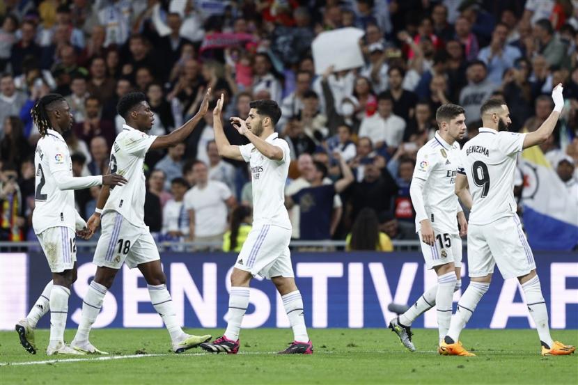 Para pemain Real Madrid merayakan gol ke gawang Celta Vigo.