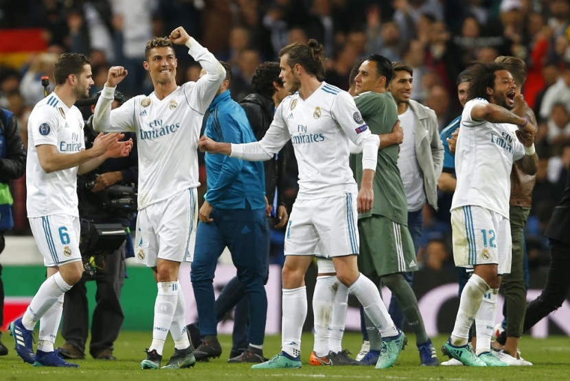Para pemain Real Madrid merayakan keberhasilan lolos ke final Liga Champions dengan menyingkirkan Bayern Muenchen.