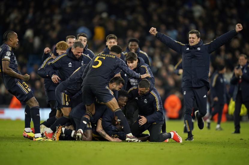 Para pemain Real Madrid merayakan keberhasilan mengalahkan Manchester City di perempat final Liga Champions.