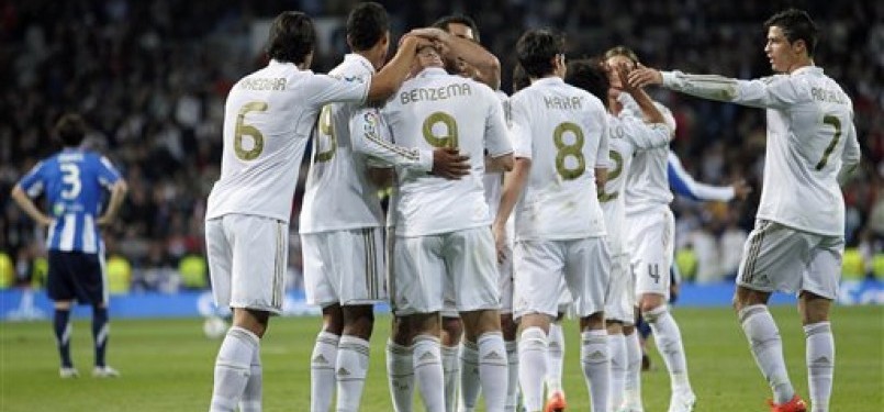 Para pemain Real Madrid saat merayakan gol di Stadion Santiago Bernabeu.