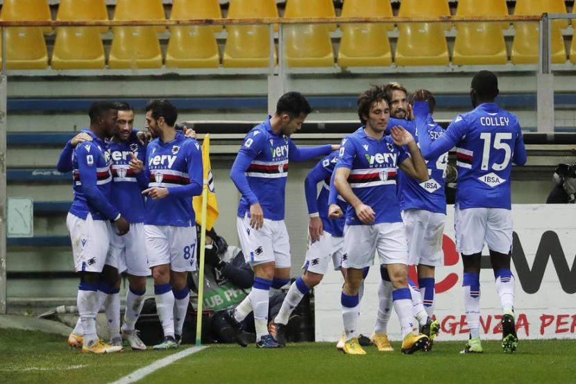 Para pemain Sampdoria merayakan gol Keita Balde ke gawang Parma.