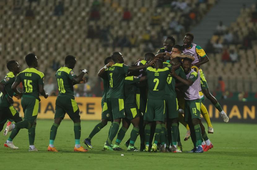 Para pemain Senegal merayakan keberhasilan lolos ke final Piala Afrika 2021 setelah mengalahkan Burkina Faso 3-1 di semifinal.
