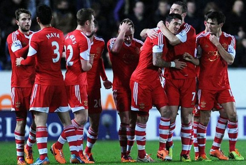 Para pemain Southampton merayakan gol.