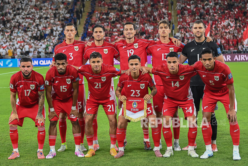 Para pemain timnas Indonesia saat menghadapi Irak pada laga Grup B Putaran Keempat Kualifikasi Piala Dunia 2026 Zona Asia di Jeddah, Arab Saudi, Ahad (12/10/2025) dini hari WIB.