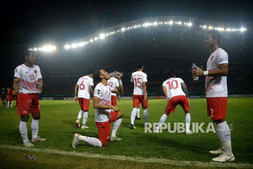 Para pemain timnas Indonesia U-23 sesaat sebelum bertanding.