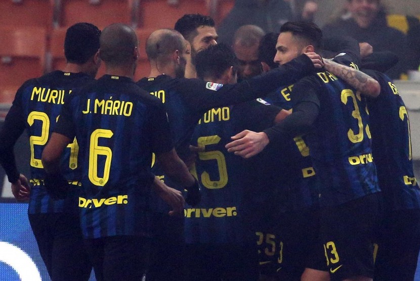 Para peman Inter marayakan gol ke gawang Genoa, pada 11 Desember 2016. Inter besok akan bertandang ke markas Udinese untuk melakoni laga lanjutan Serie A.