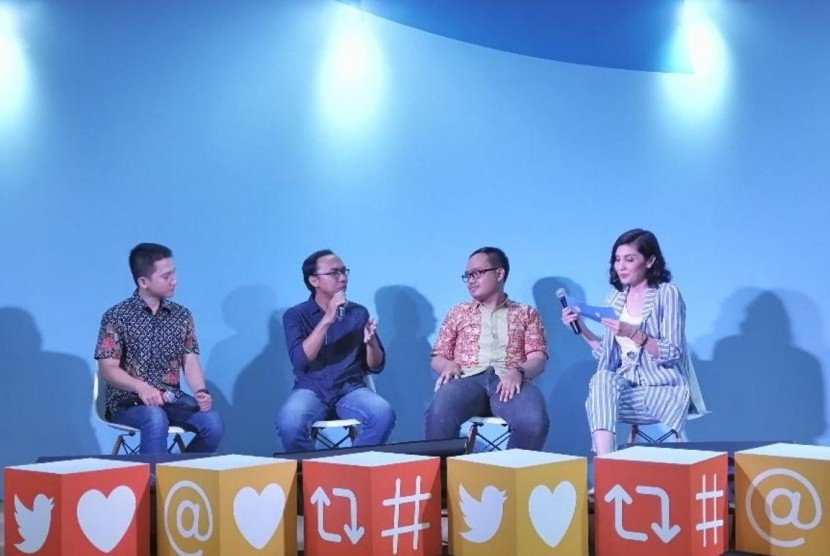Para pemateri berbagi pengalaman pada acara #LIFEonTwitter (Listen, Inspire, Find and Engage on Twitter) yang digelar Twitter Indonesia di Jakarta, Kamis (26/9).