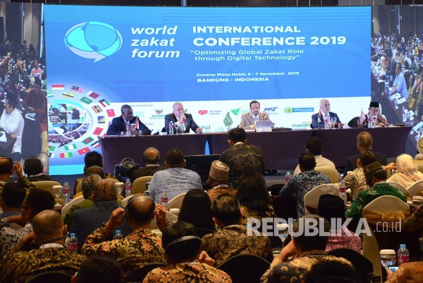 Para pembicara dari sejumlah negara tampil pada World Zakat Forum International Conference 2019, di Crowne Plaza Hotel, Kota Bandung, Rabu (6/11).