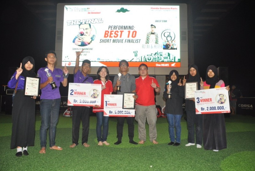 Para pemenang kompetisi HGP ShortMovie di Taman Film Bandung pada 20 November lalu.