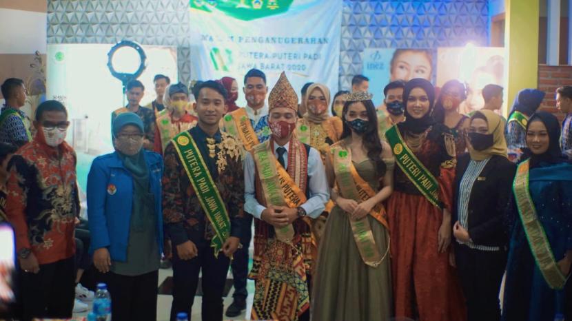 Para pemenang Putera-Puteri Padi Jawa Barat 2020.