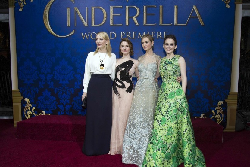 Para pemeran dalam film Cinderella, Cate Blanchett, Holliday Grainger, Lily James, and Sophie McSher saat penayangan perdana film ini di Hollywood.