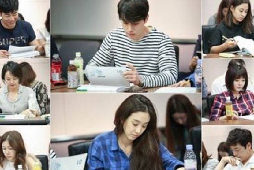 Para pemeran drama 'Bubble Gum' melakukan proses reading