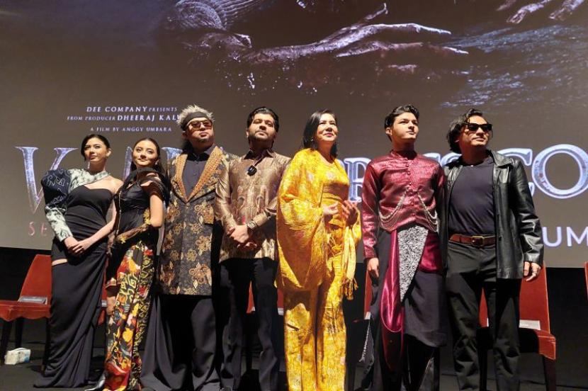 Para pemeran film Vina: Sebelum 7 Hari menghadiri acara pemutaran perdana film di Jakarta pada Senin (6/7/2024).
