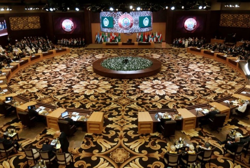 Para pemimpin Arab dan kepala delegasi menghadiri Konferensi Tingkat Tinggi Liga Arab. Liga Arab mencabut draf resolusi yang mengutuk perjanjian kontroversial Israel-UEA. Ilustrasi.