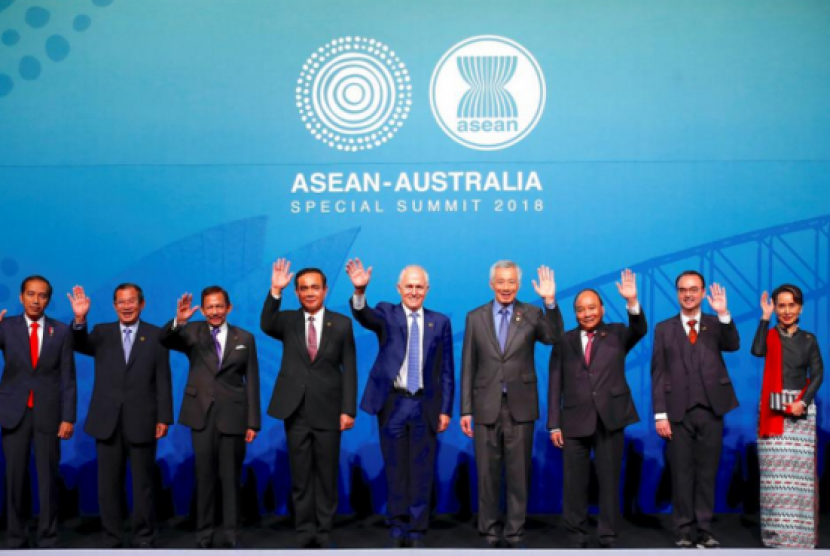 Para pemimpin ASEAN dan PM Australia Malcolm Turnbull (tengah) saat KTT Asean-Australia di Sydney, Sabtu (17/3).