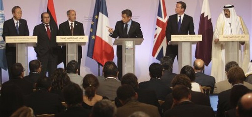 Para pemimpin Eropa dan pejabat NTC Libya dalam sebuah konferensi pers, Kamis (15/9).