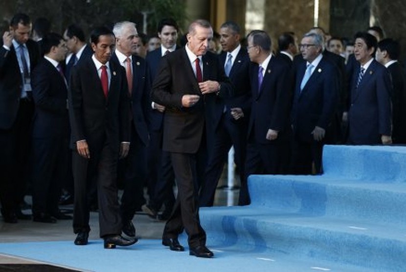 Para pemimpin Negara G20 saat tiba di tempat pertemuan di Turki, Selasa, 16 November 2015. 