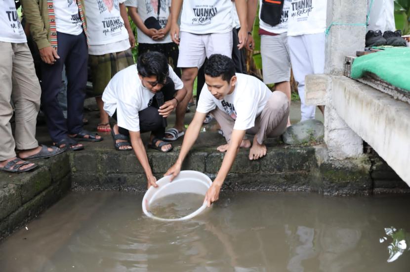 Para pemuda yang ada di Lombok Barat mengapresiasi kegiatan pelatihan budi daya ikan lele. 