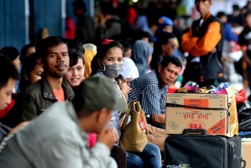 Para pemudik memadati Terminal Ramawangun, Jakarta untuk kembali ke daerah asal