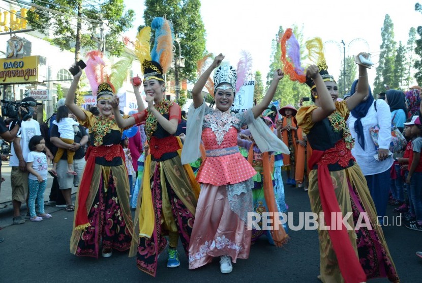 Dewan Kesenian Jakarta meluncurkan platform panggung virtual 'Indonesia Dance Network' yang mempertemukan pekerja seni dan masyarakat di dunia maya (Foto: ilustrasi tari tradisional Indonesia)